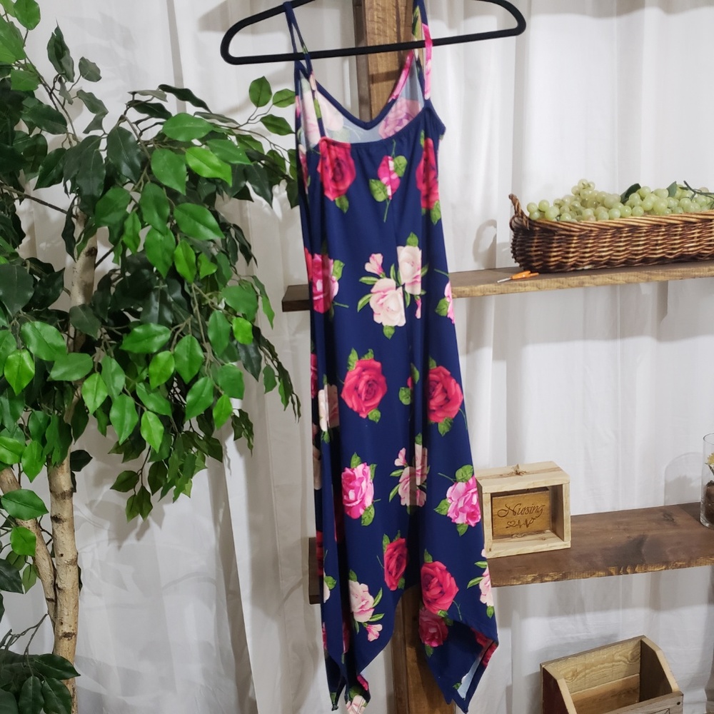 DISCREET Floral Dress - Picture 2 of 5